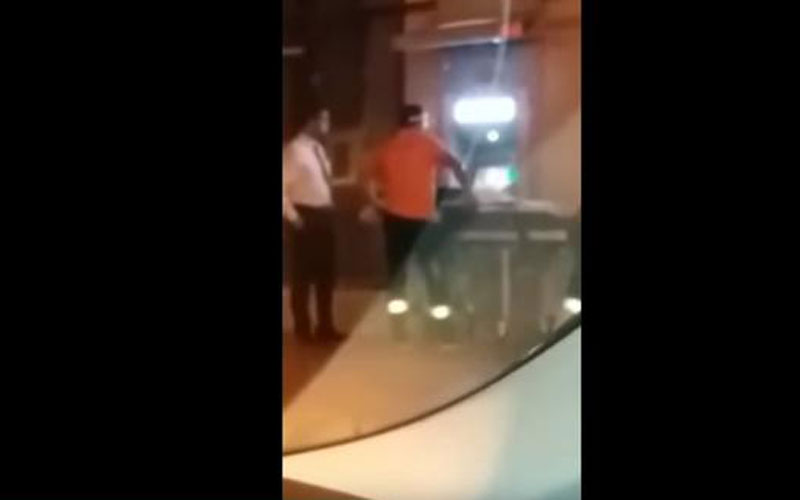 هذا ما قالته وزارة الوردي بخصوص المريض الذي حمل للشباك لسحب المال