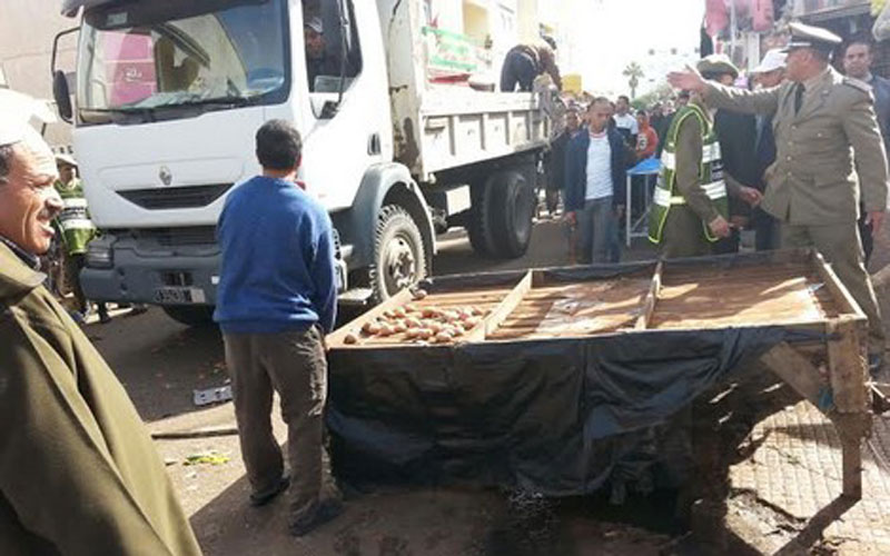 سلطات طنجة تحرر الملك العمومي وغرفة التجارة تحذر من الظاهرة