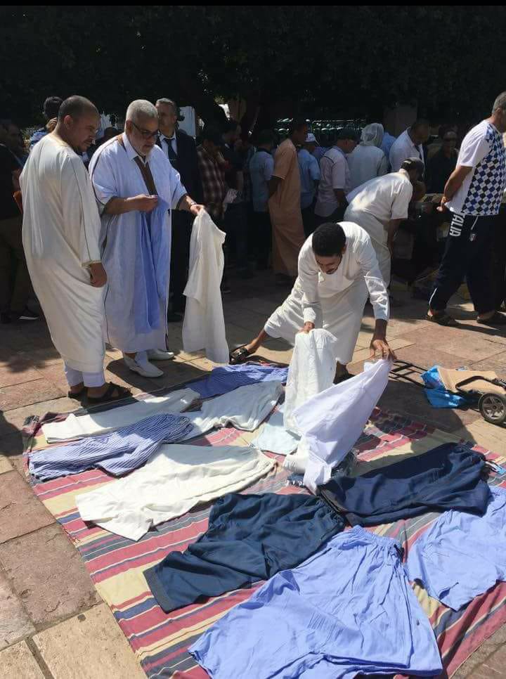  صورة بنكيران يشتري من "الفراشة" تثير سخرية رواد الفيسبوك