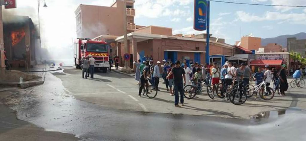 عاجل وبالفيديو .. اندلاع حريق مهول بأحد المحلات التجارية لبيع المواد البلاستيكية بتافراوت
