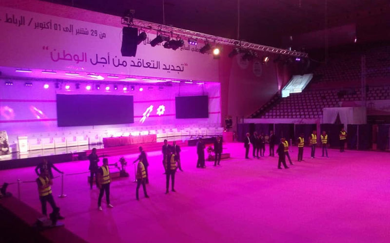 بالصور .. بلطجية شباط يحطمون بابا زجاجيا