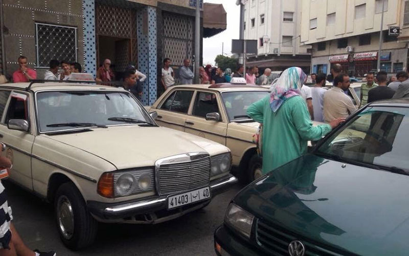 نشطاء بطنجة يطلقون هاشتاج #_الرصيف_من_حقي..