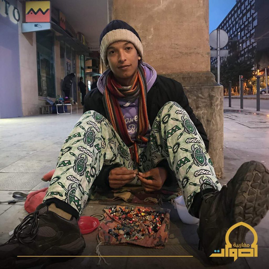 مهدي .. قصة شاب فندقي تحول إلى "ضيف لله"
