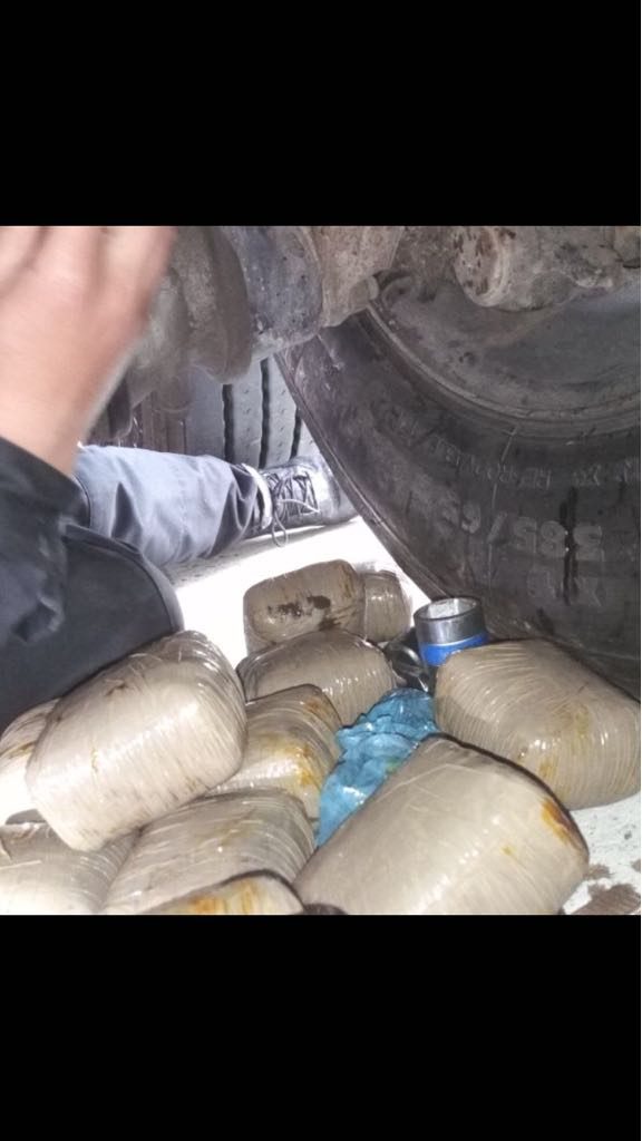 توقيف شاحنة محملة بالشيرا قبل قليل ..