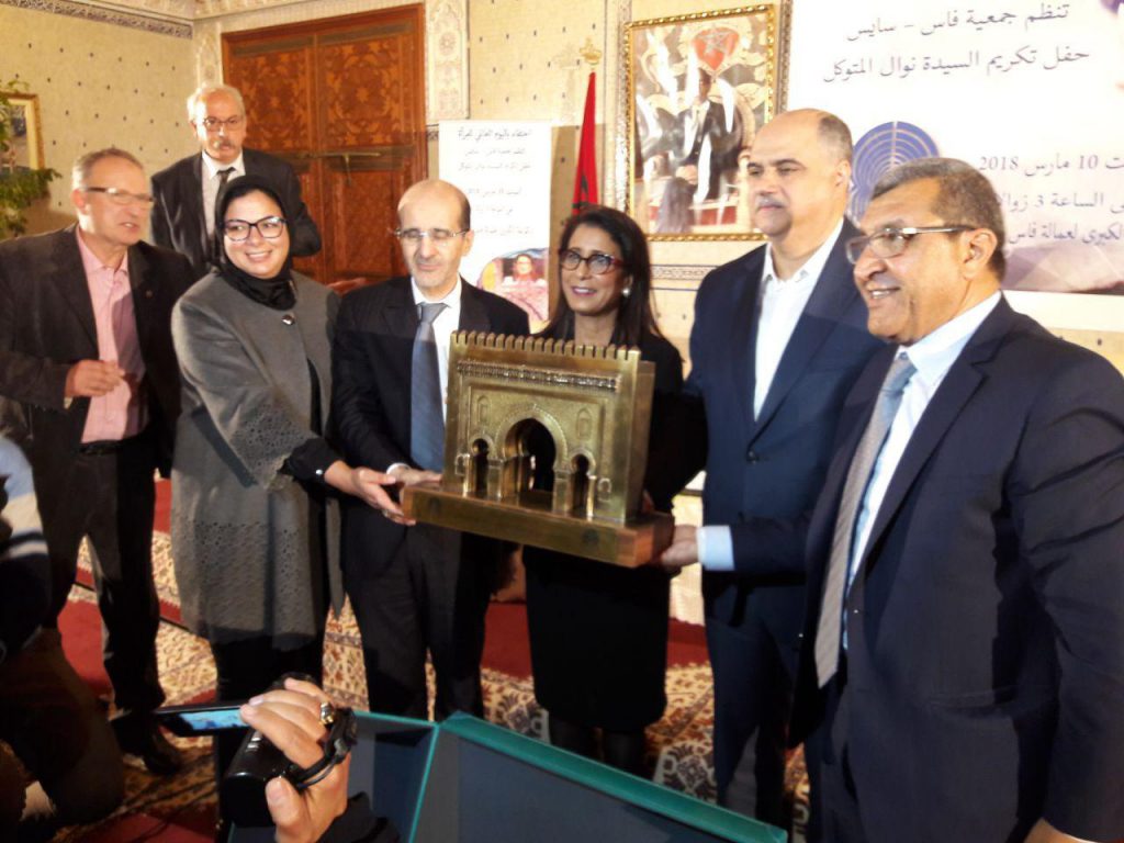 تكريم نوال المتوكل بفاس في حفل نظمته (جمعية فاس-سايس) في إطار الاحتفاء باليوم العالمي للمرأة