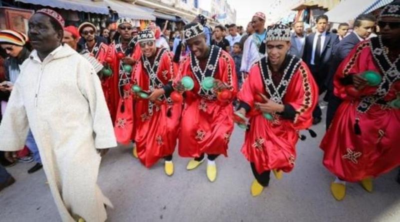 مهرجان كناوة ينفتح على جيل الشباب. مهرجان