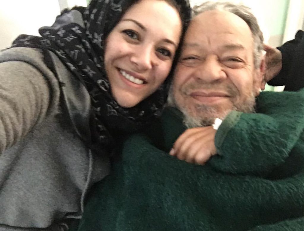 نجلة بلخياط تحكي تفاصيل الوعكة الصحية لوالدها ودعم المغاربة له