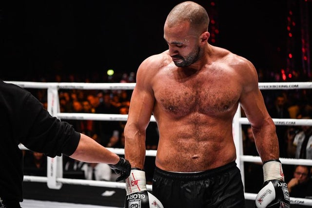 فيديو اعتداء مدرب على فتاة بوحشية يغضب هاري. والجامعة تتدخل