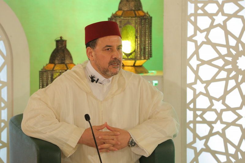 التعاون الإسلامي تكرم عبادي.. والأخير يؤكد: المغرب رائد في الوسطية والاعتدال