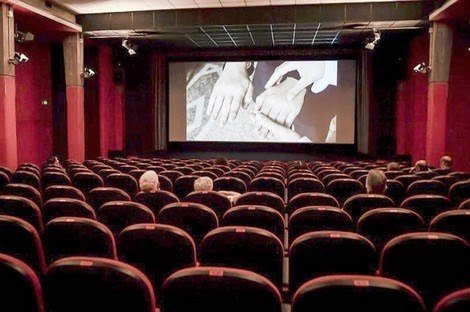 أكثر من 120 فنان يطالبون وزارة ‘الفردوس’ بفتح قاعات السينما والمسارح