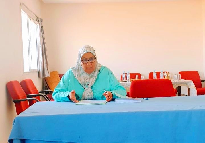 تتطلع للدكتوراه.. مغربية ستينية من تاونات تنافس ابنها على الماستر بميزة ‘مشرفة جدا’