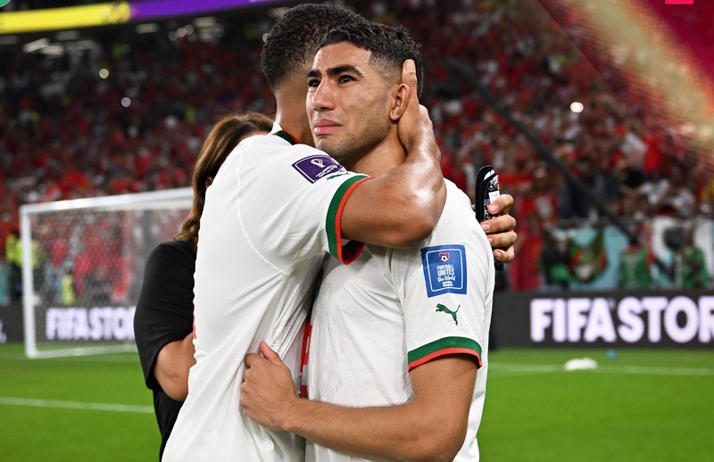 “خاص المغاربة يبوسو راسو كل يوم”.. ‘كأس العالم’ يشيد برسالة الركراكي لحكيمي