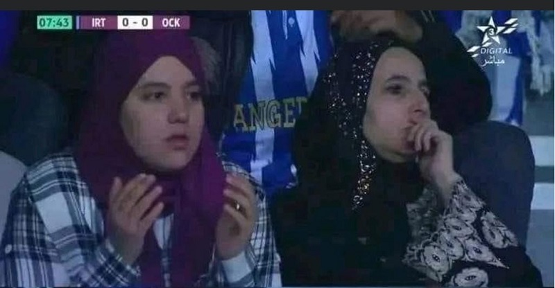 رئيس إتحاد طنجة يخصص هدية واستقبالا لمشجعة ظهرت رفقة ابنتها على التلفزيون