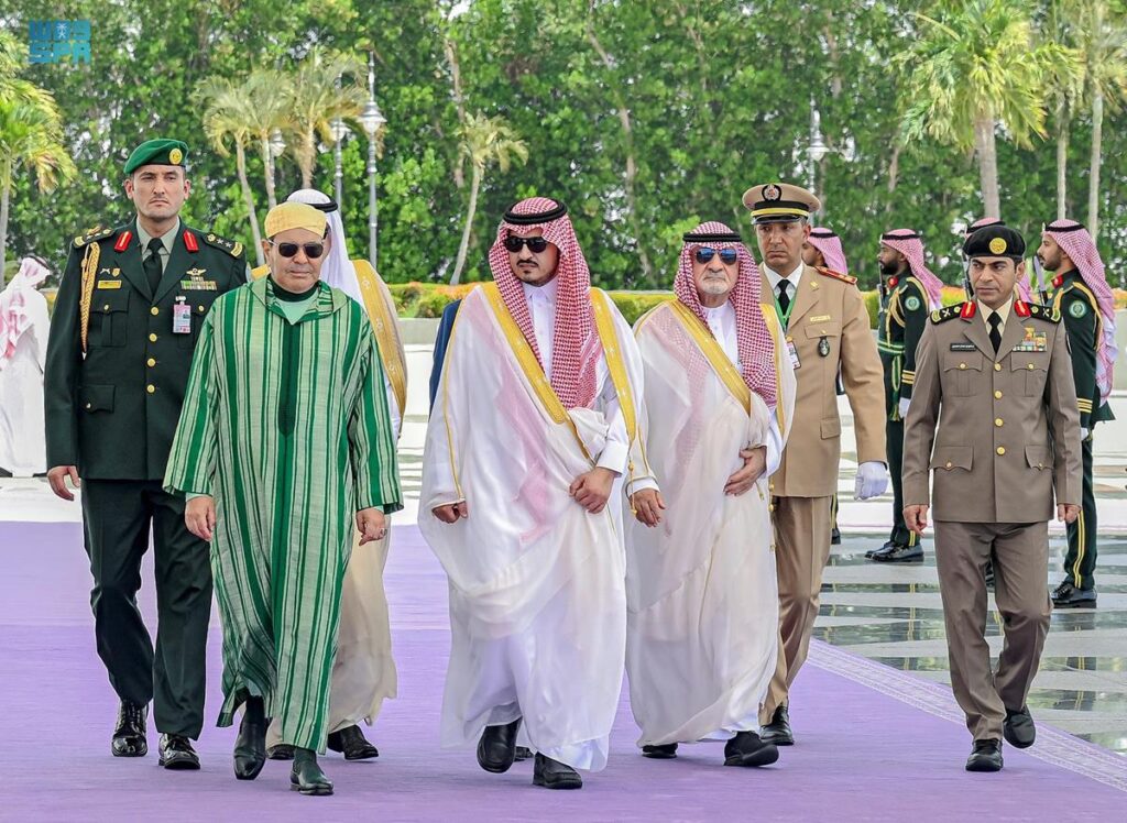 الأمير رشيد بن الحسن يصل جدة للمشاركة في القمة العربية 32