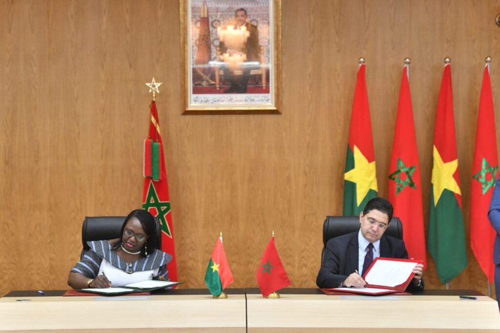 توقيع الاتفاقيات الثنائية بمناسبة انعقاد الدورة الرابعة للجنة المشتركة المغرب-بوركينا فاسو بمدينة الداخلة