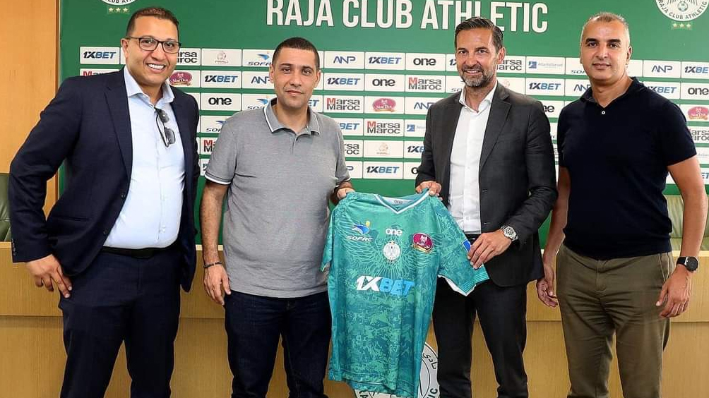 مدرب الرجاء الجديد يستعين بثلاث مساعدين ألمانيين