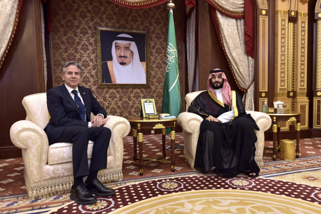 ولي العهد السعودي الأمير محمد بن سلمان يلتقي بوزير الخارجية الأمريكي أنتوني بلينكين في جدة، 7 يونيو 2023