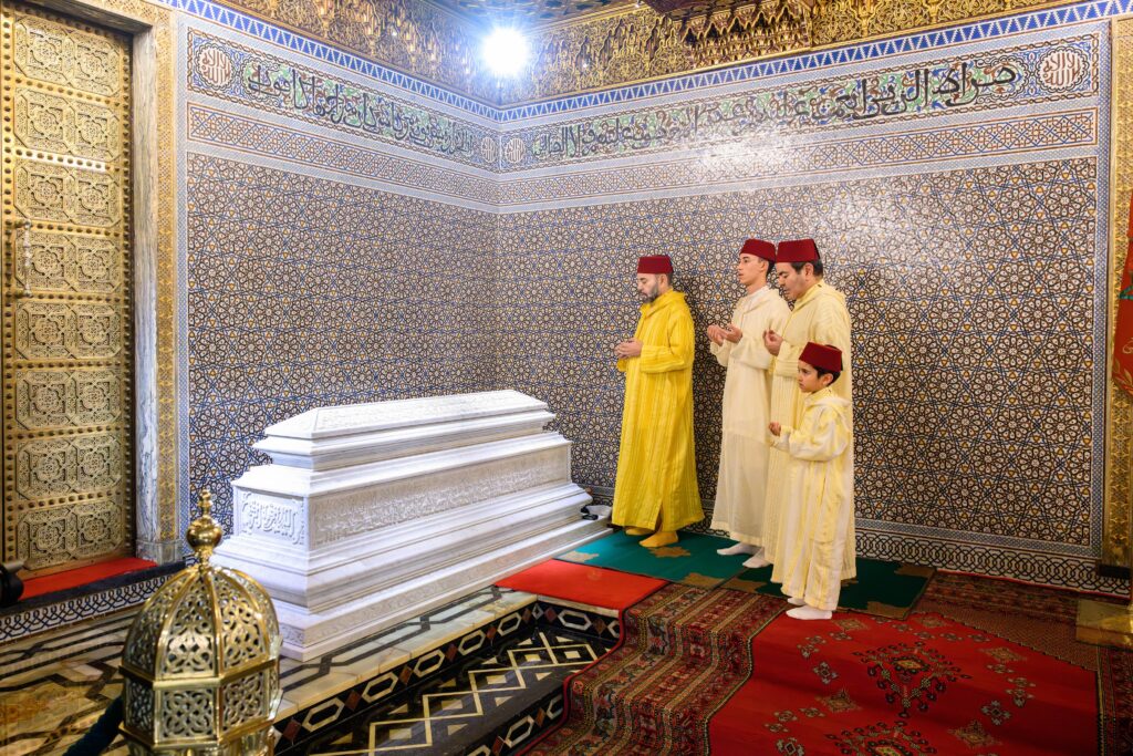 أمير المؤمنين يترأس حفلا دينيا إحياء للذكرى 25 لوفاة الملك الحسن الثاني