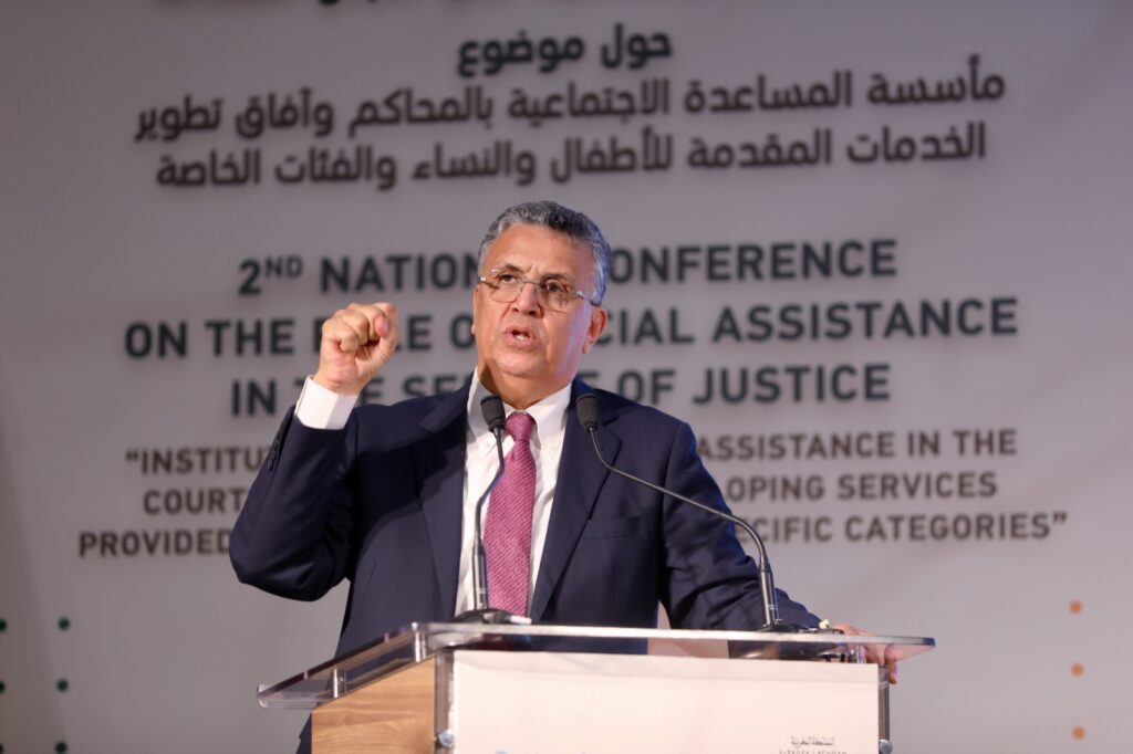 وهبي: يوجد حوالي 400 مساعدة اجتماعية في المحاكم المغربية
