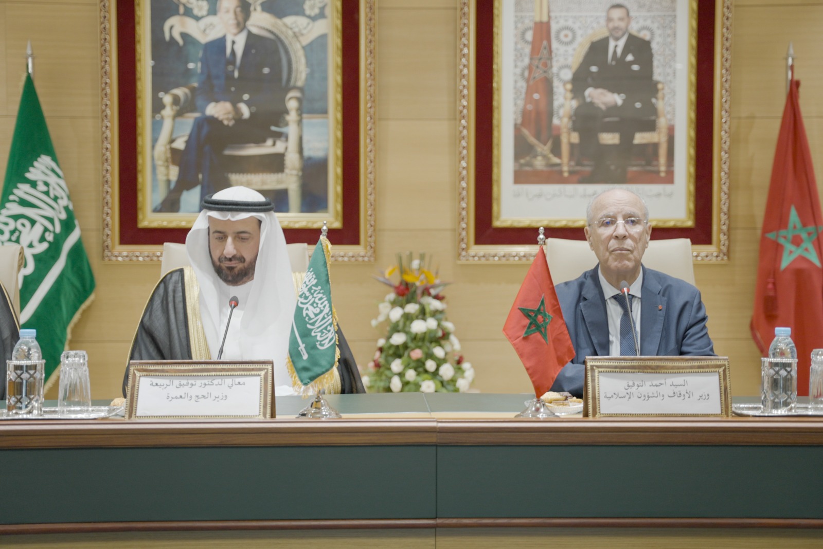 أحمد توفيق وزير الأوقاف والشؤون الإسلامية إلى جانب توفيق بن فوزان الربيعة وزير الحج والعمرة بالسعودية