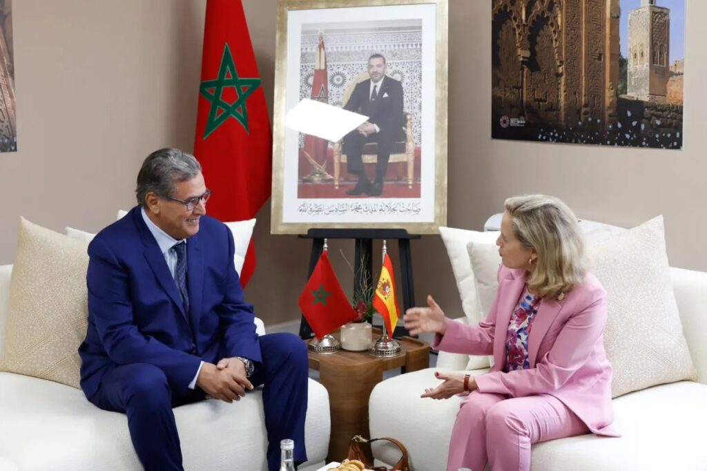 عزيز أخنوش يتباحث مع النائبة الأولى لرئيس الحكومة الإسبانية