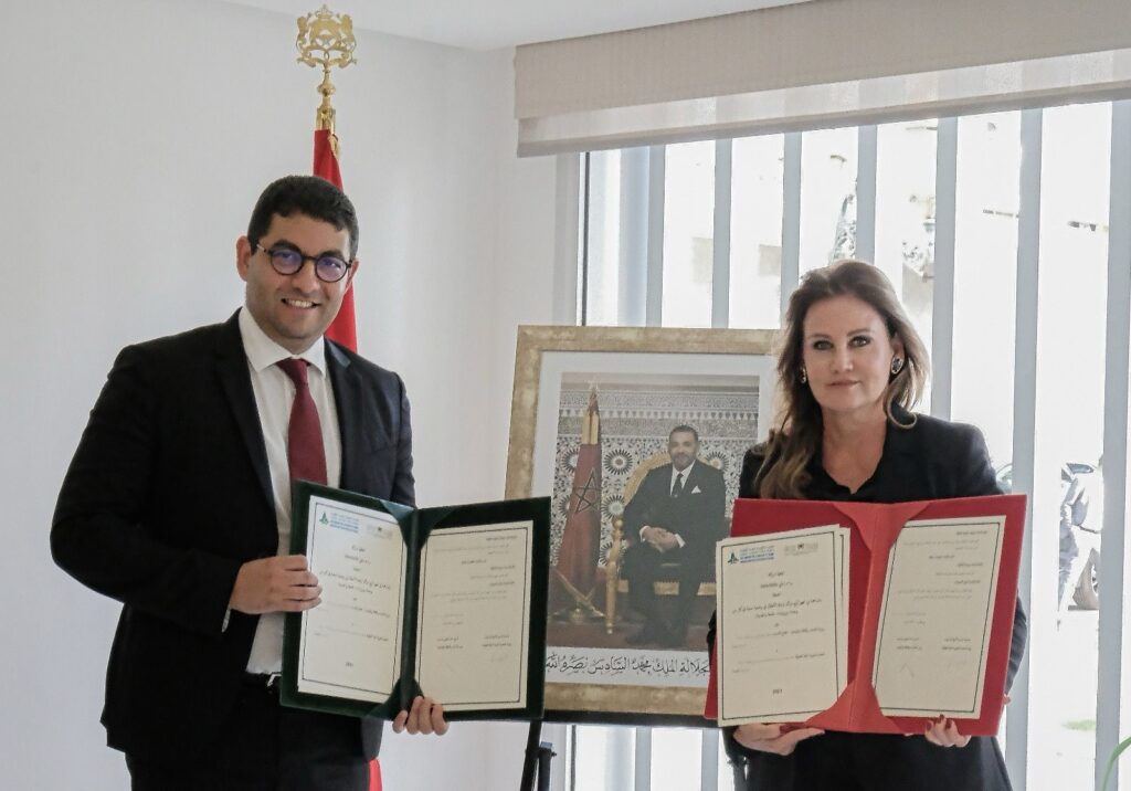 توقيع اتفاقية شراكة بين العصبة المغربية لحماية الطفولة ووزارة الشباب والثقافة والتواصل من أجل تجهيز أربع مراكز جديدة لرعاية الأطفال دون حماية أسرية