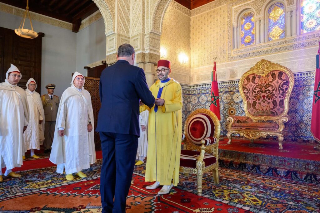 الملك محمد السادس يستقبل عددا من السفراء الأجانب