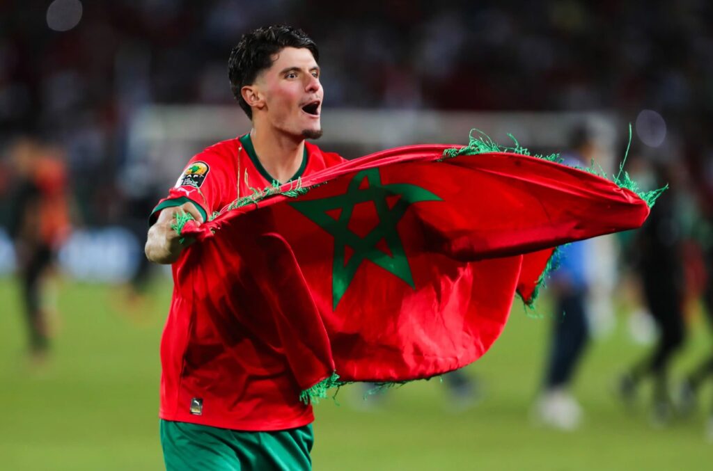 أسامة العزوزي متوسط ميدان المنتخب المغربي وبولونيا الإيطالي