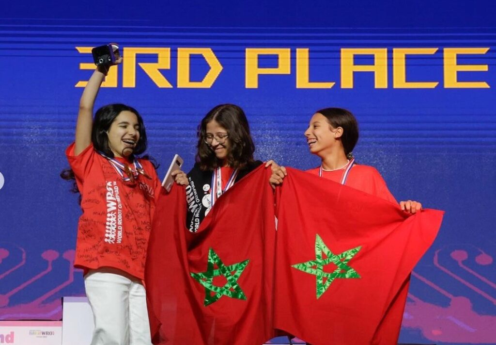 تتويج المغرب بميدالية ذهبية في مسابقات الأولمبياد العالمية للروبوتيك ببنما