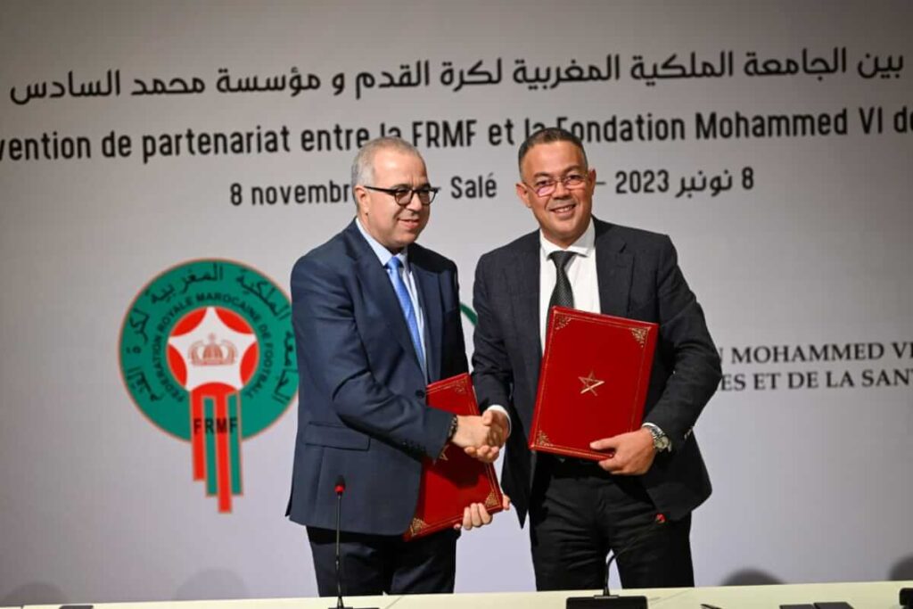 فوزي لقجع رئيس الجامعة الملكية المغربية لكرة القدم ولحسن بليماني رئيس مؤسسة محمد السادس للعلوم والصحة