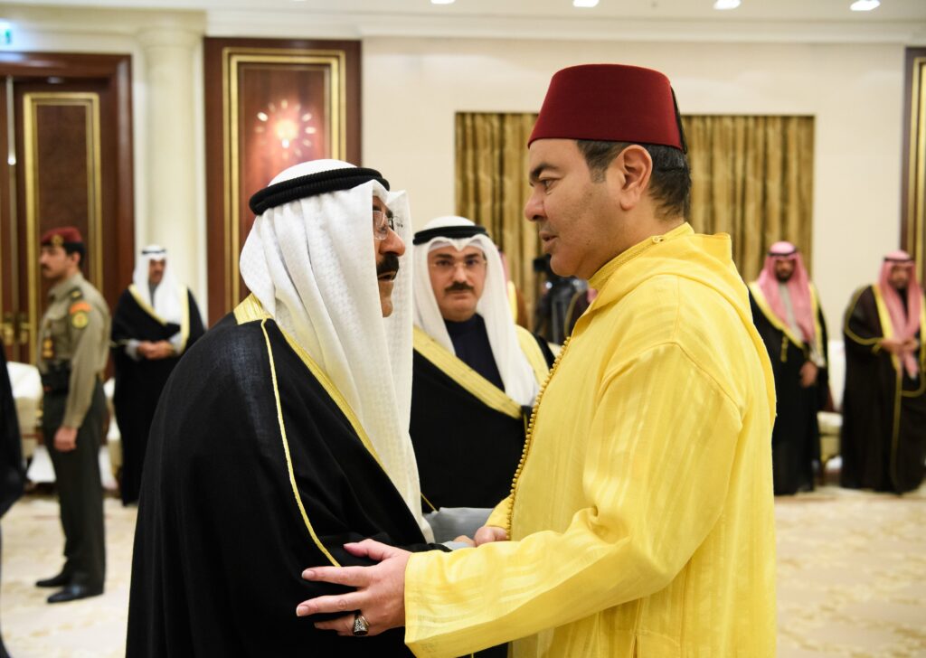 الأمير مولاي رشيد يمثل الملك في تقديم التعازي في وفاة الشيخ نواف الأحمد الجابر الصباح