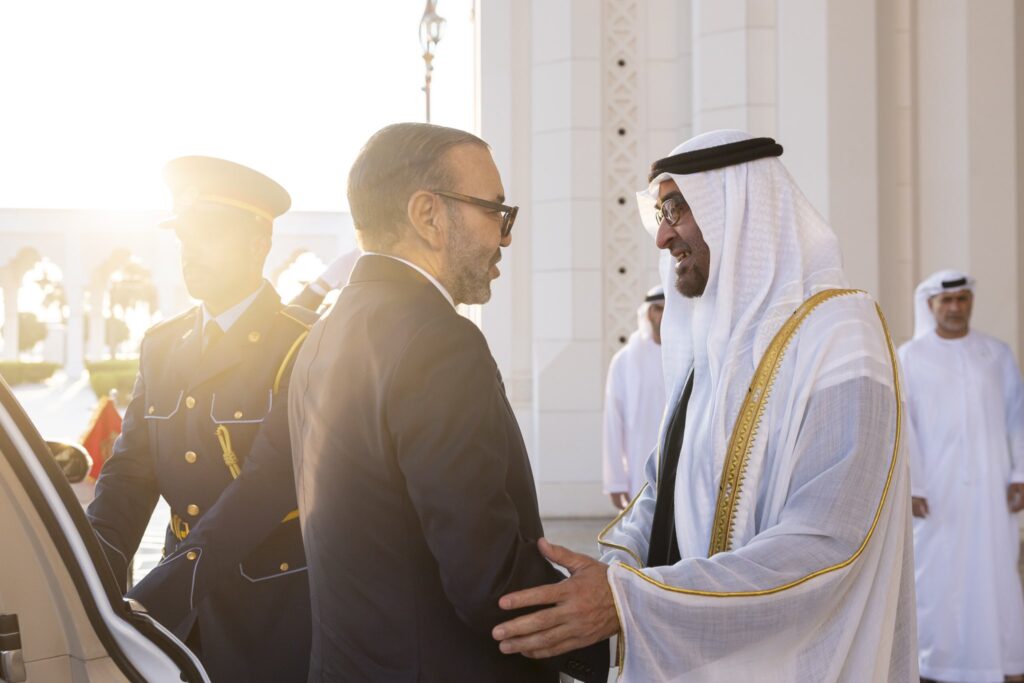 الملك محمد السادس ومحمد بن زايد آل نهيان رئيس دولة الإمارات العربية المتحدة.