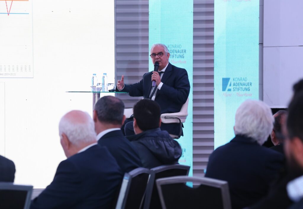 نزار بركة وزير التجهيز والماء خلال ندوة – نقاش نظمتها رابطة المهندسين الاستقلاليين