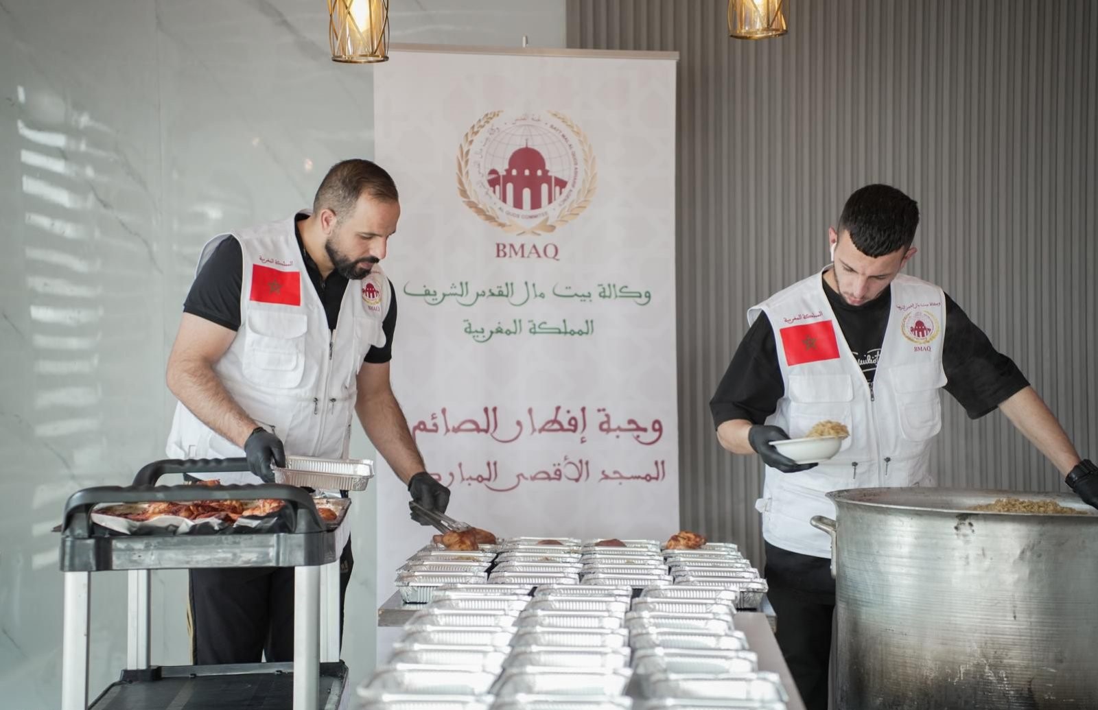في إطار العملية الإنسانية التي أمر بها صاحب الجلالة، وكالة بيت مال القدس تنهي عملية السلة الغذائية وتواصل توزيع الحصص الغذائية على المستفيدين في القدس 