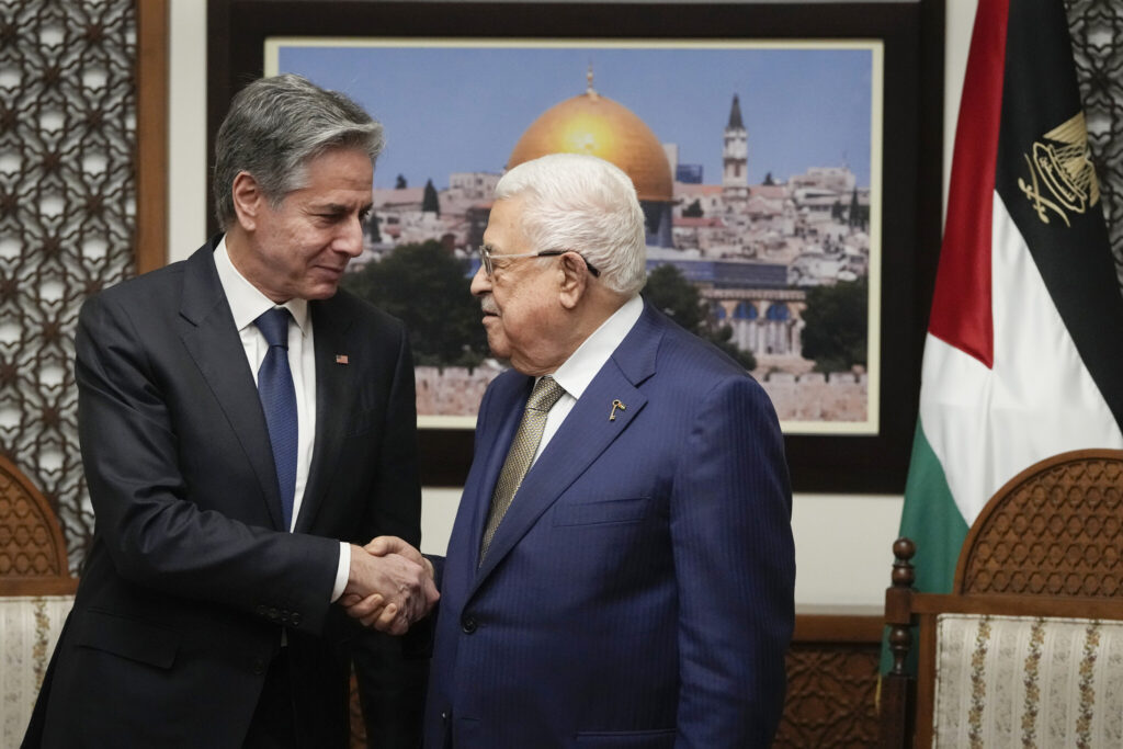 الرئيس الفلسطيني محمود عباس ووزير الخارجية الأمريكي أنتوني بلينكن