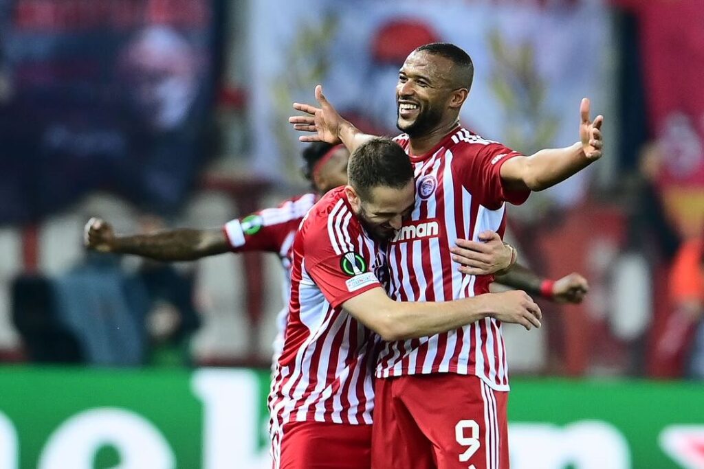 الدولي المغربي أيوب الكعبي مهاجم أولمبياكوس اليوناني