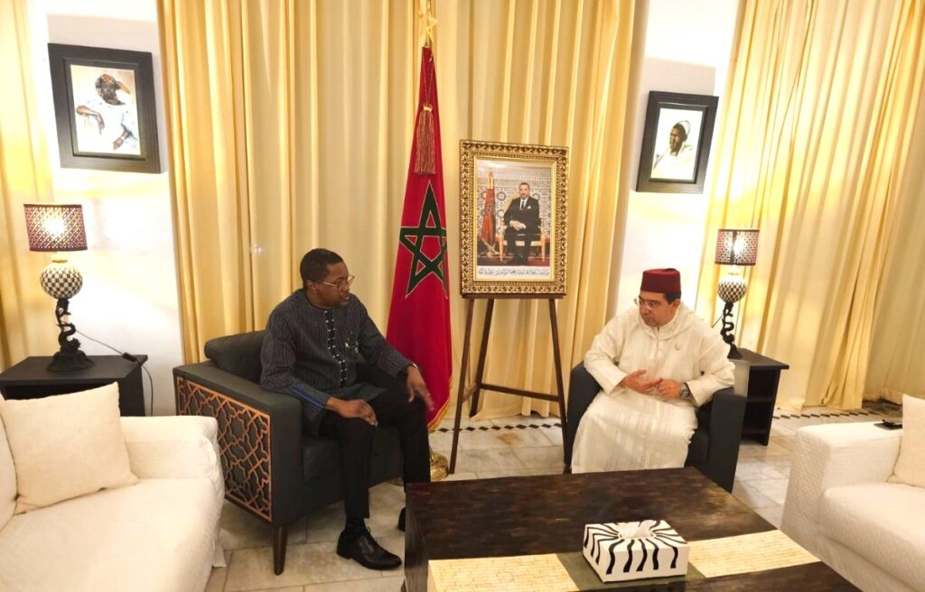 وزير الخارجية المغربية ناصر بوريطة ووزير الشؤون الخارجية والتعاون الإقليمي والبوركينابيين بالخارج، كاراموكو جان ماري تراوري
