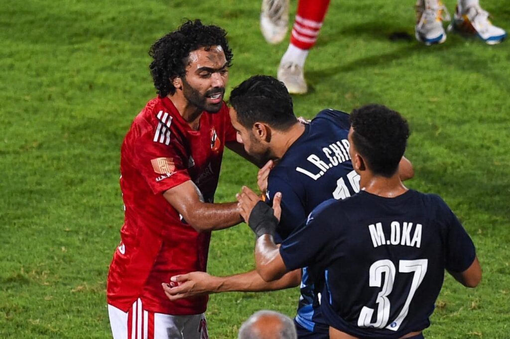 لحظة اعتداء الشحات على محمد الشيبي