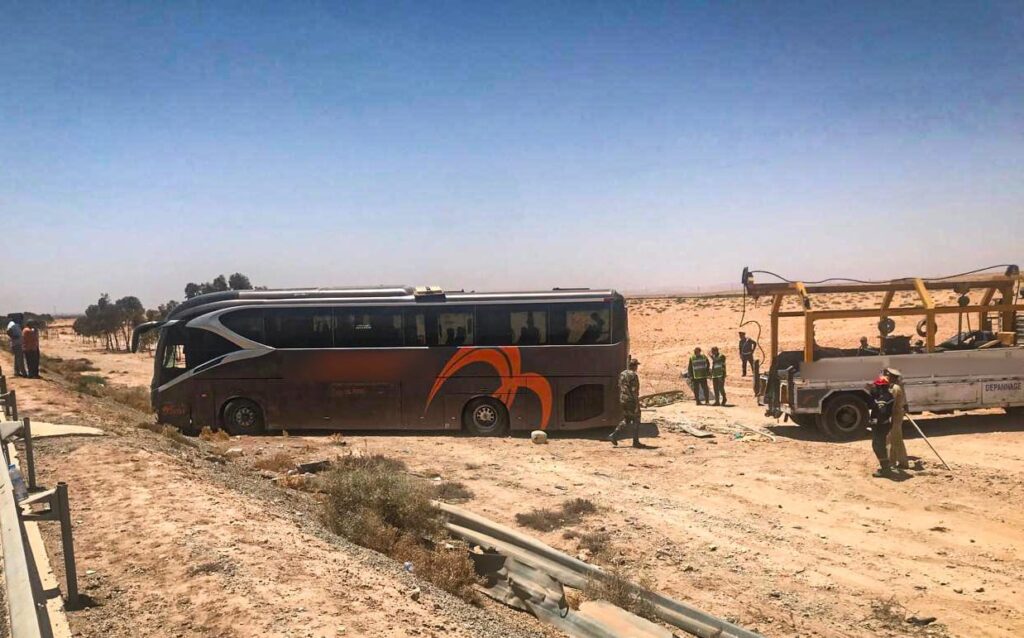 انقلاب حافلة لنقل عسكريين