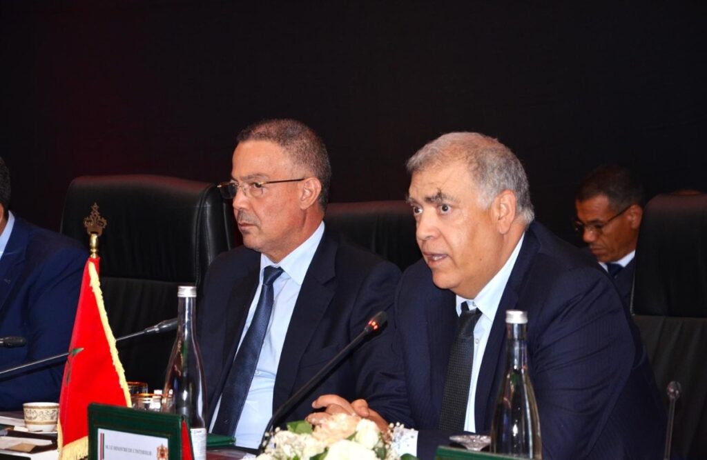 عبد الوافي لفتيت وزير الداخلية وفوزي لقجع رئيس الجامعة الملكية المغربية لكرة القدم