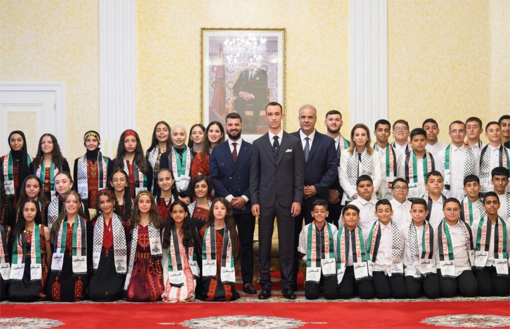 صاحب السمو الملكي ولي العهد الأمير مولاي الحسن يستقبل الأطفال المقدسيين المشاركين في الدورة الـ 15 للمخيم الصيفي لوكالة بيت مال القدس الشريف