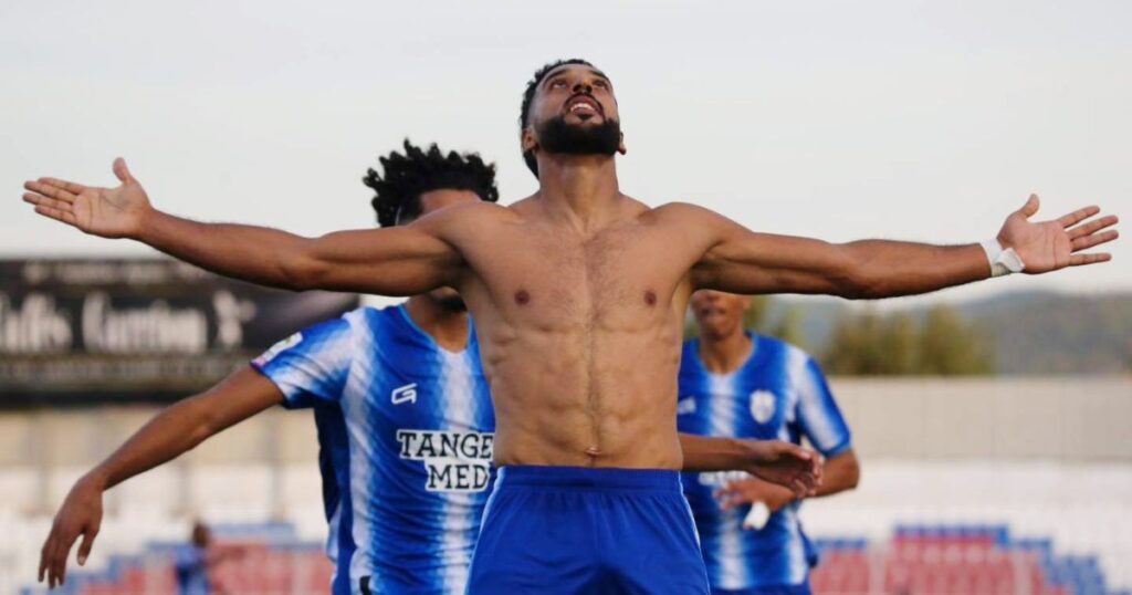 اتحاد طنجة في مواجهة الرجاء الرياضي