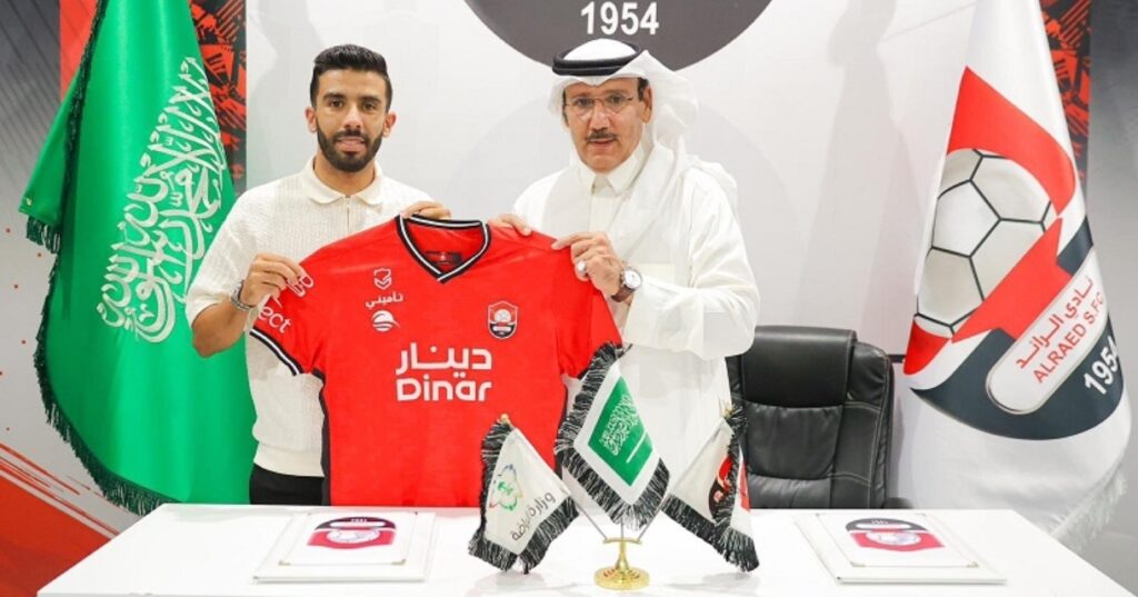 الرائد السعودي يجدد للمغربي كريم البركاوي