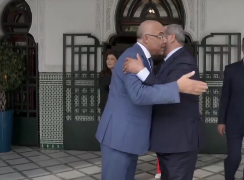 عز الدين ميداوي يودع عبد اللطيف ميراوي أمام مخرج وزارة التعليم العالي
