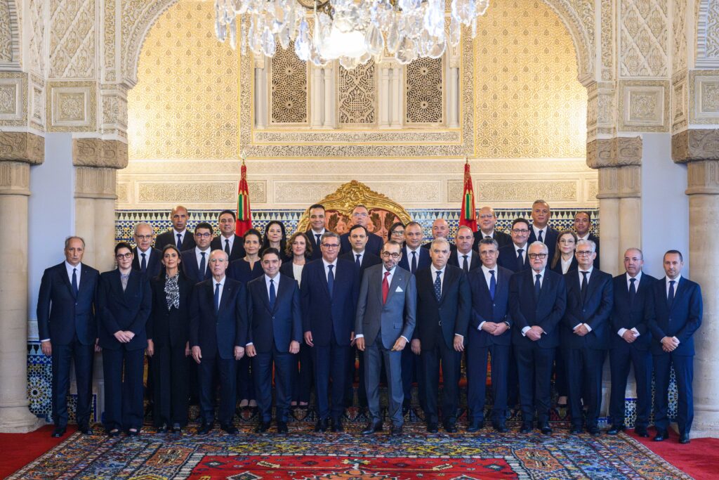 Sa Majesté le Roi reçoit le chef du gouvernement et les membres du gouvernement dans sa nouvelle mouture après sa restructuration