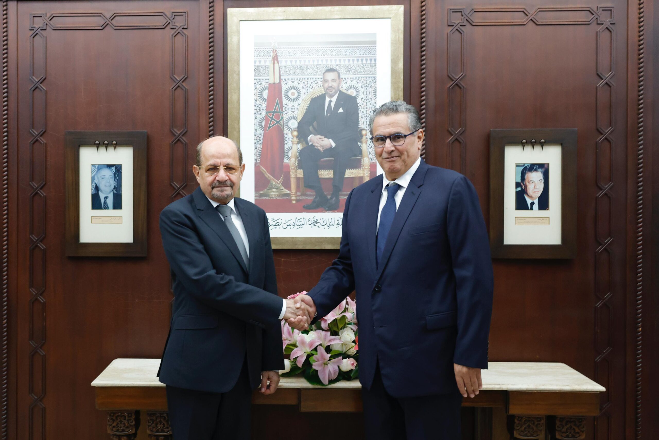 رئيس الحكومة يجري مباحثات مع وزير الخارجية وشؤون المغتربين اليمني  