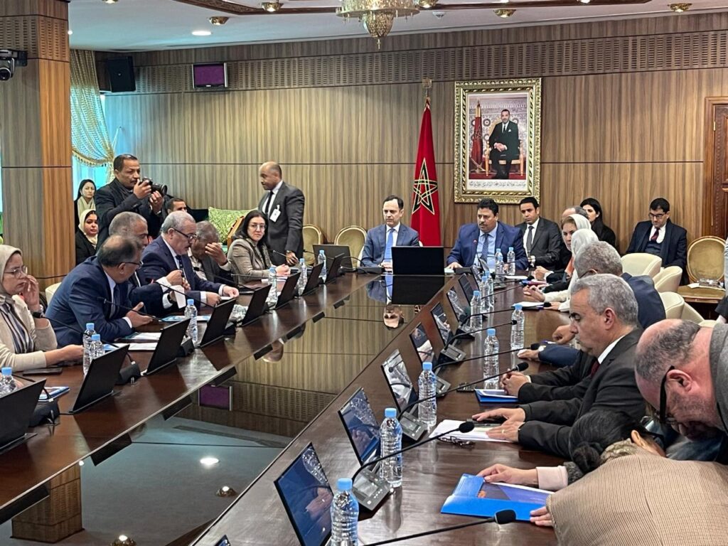 وزير الإدماج الاقتصادي والمقاولة الصغرى والتشغيل والكفاءات، يونس السكوري مع النقابات المركزية