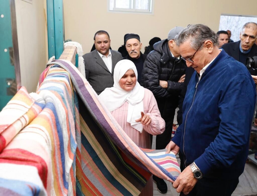 قام عزيز أخنوش، صباح اليوم الجمعة، بزيارة لمجموعة من المناطق ‏المتواجدة بإقليم الحوز لتفقد عددٍ من المشاريع ‏السوسيو اقتصادية المدرة للدخل.