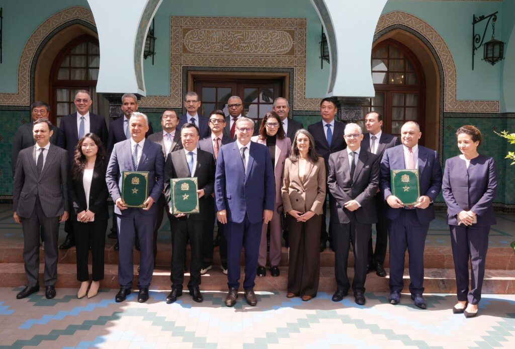 رئيس الحكومة يترأس مراسم التوقيع على اتفاقية استثمارية مع المجموعة الصينية "صنرايز" Sunriseالرائدة في قطاع النسيج