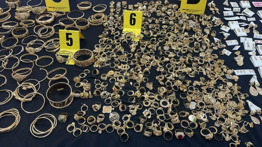 توقيف ثلاثة أشخاص متورطين في سرقة محل للمجوهرات بطنجة